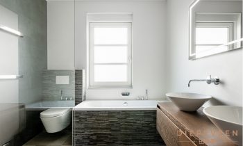 Rustieke badkamer met grijze tegels