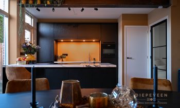 Warme compacte keuken met kookeiland, Giessen