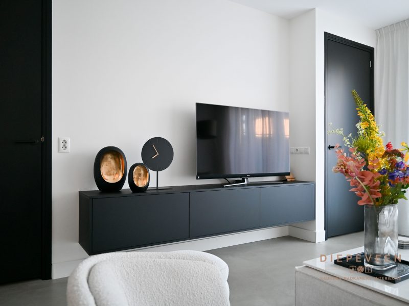 Modern TV meubel, Poederoijen