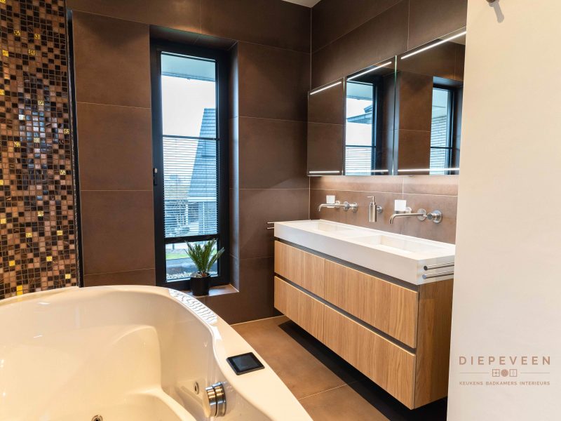 Uniek en stijlvolle badkamer, Maassluis