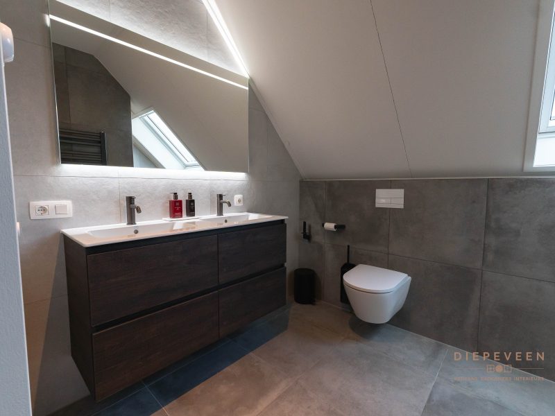 Tijdloze en compacte badkamer, Gorinchem