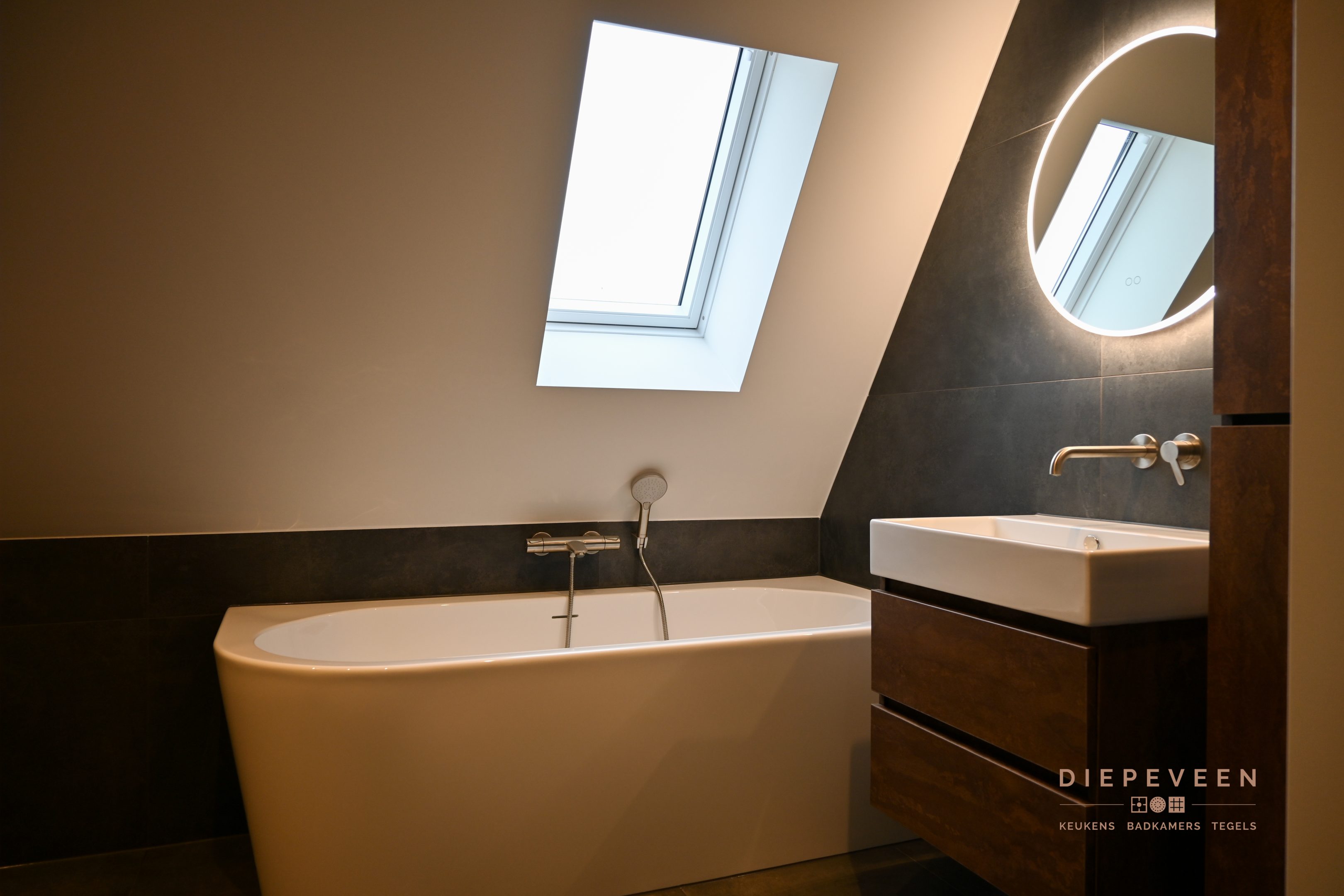 || Moderne badkamer & toilet, Wijk en Aalburg ||