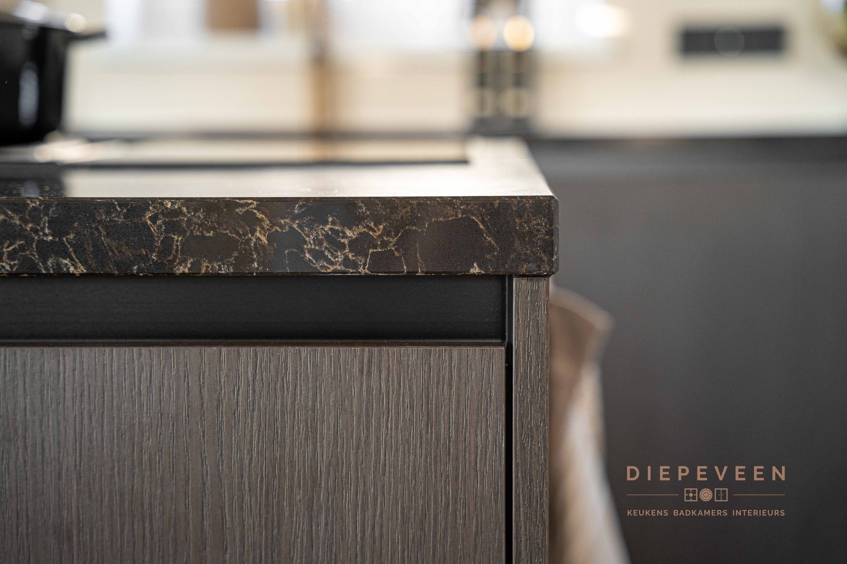 || Donkere luxe keuken, Haaften ||