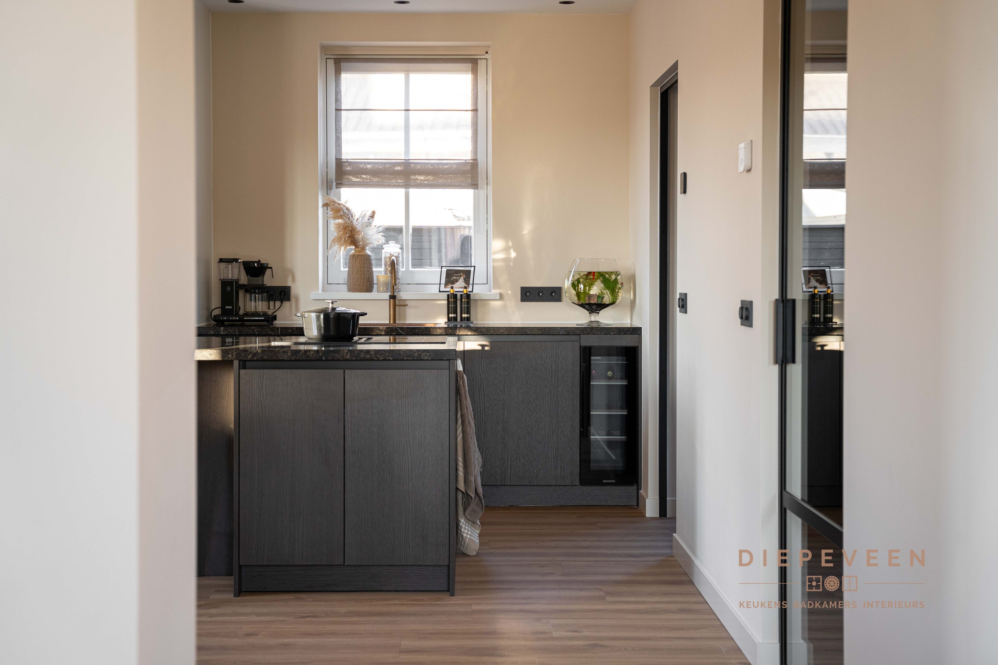 || Donkere luxe keuken, Haaften ||
