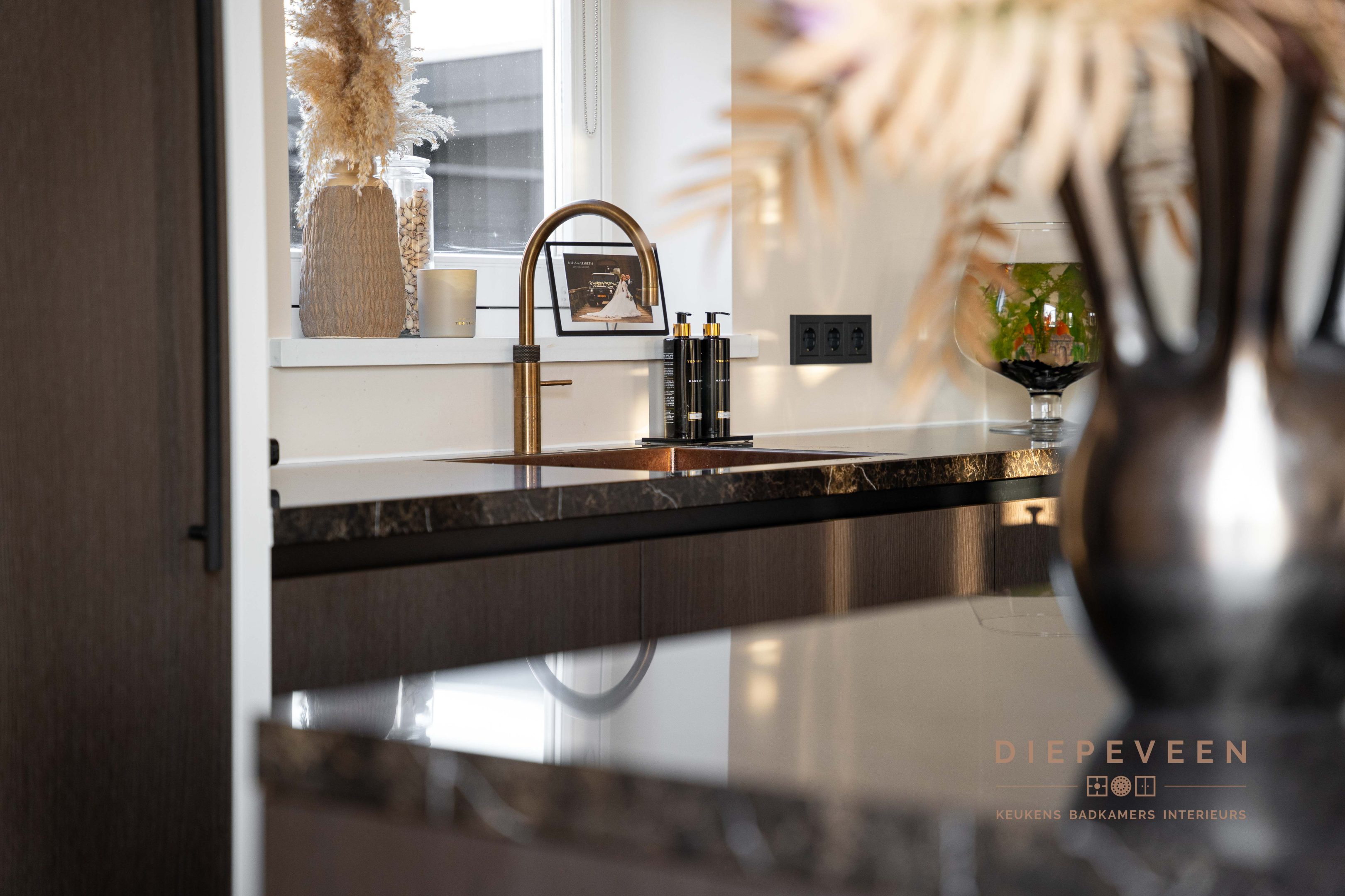 || Donkere luxe keuken, Haaften ||