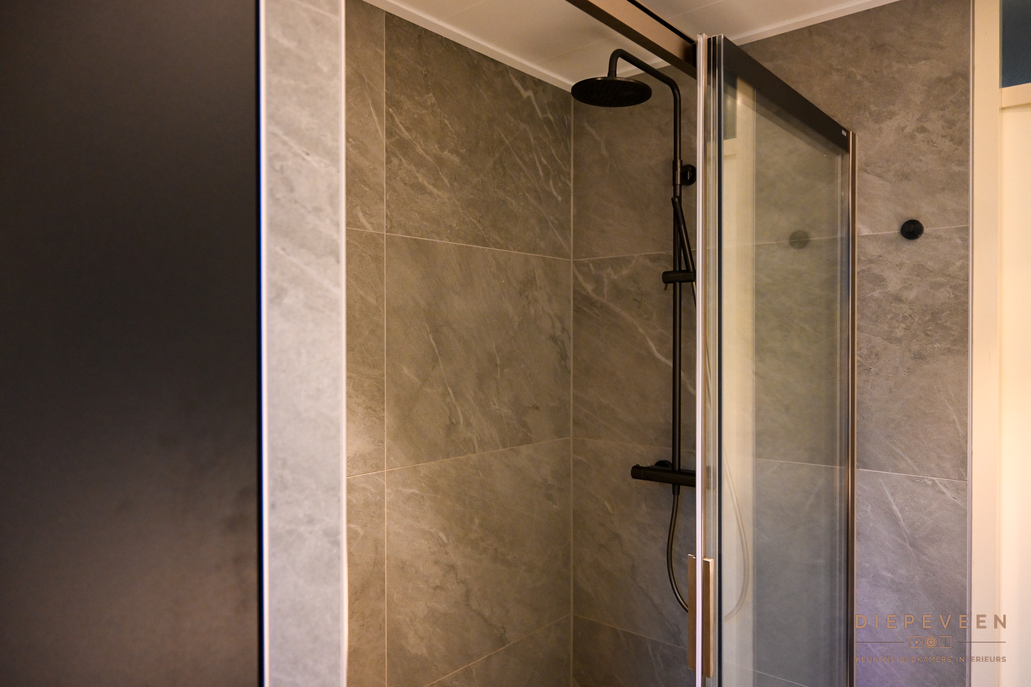 || Strakke badkamer, Wijk en Aalburg ||
