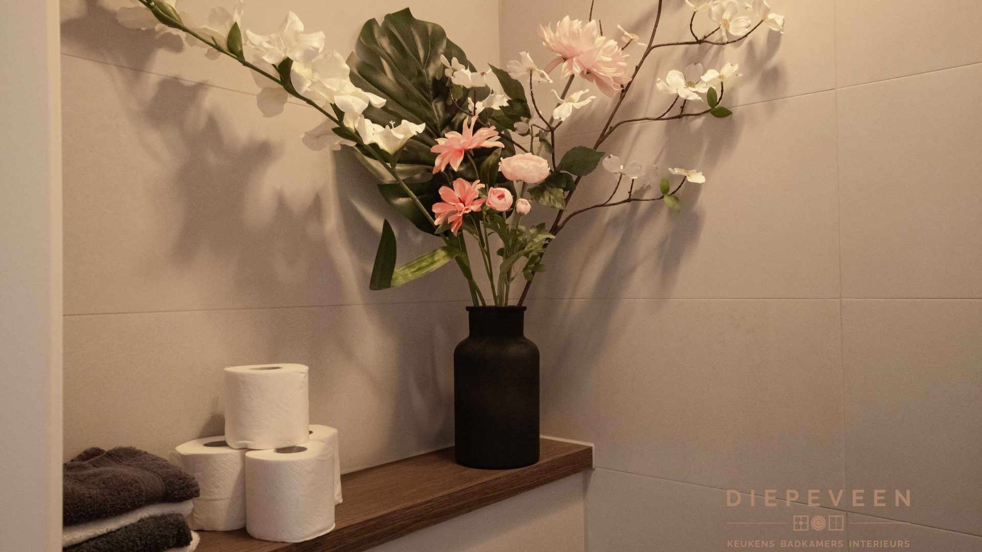 20250512-familie-dekker-badkamer-toilet-21