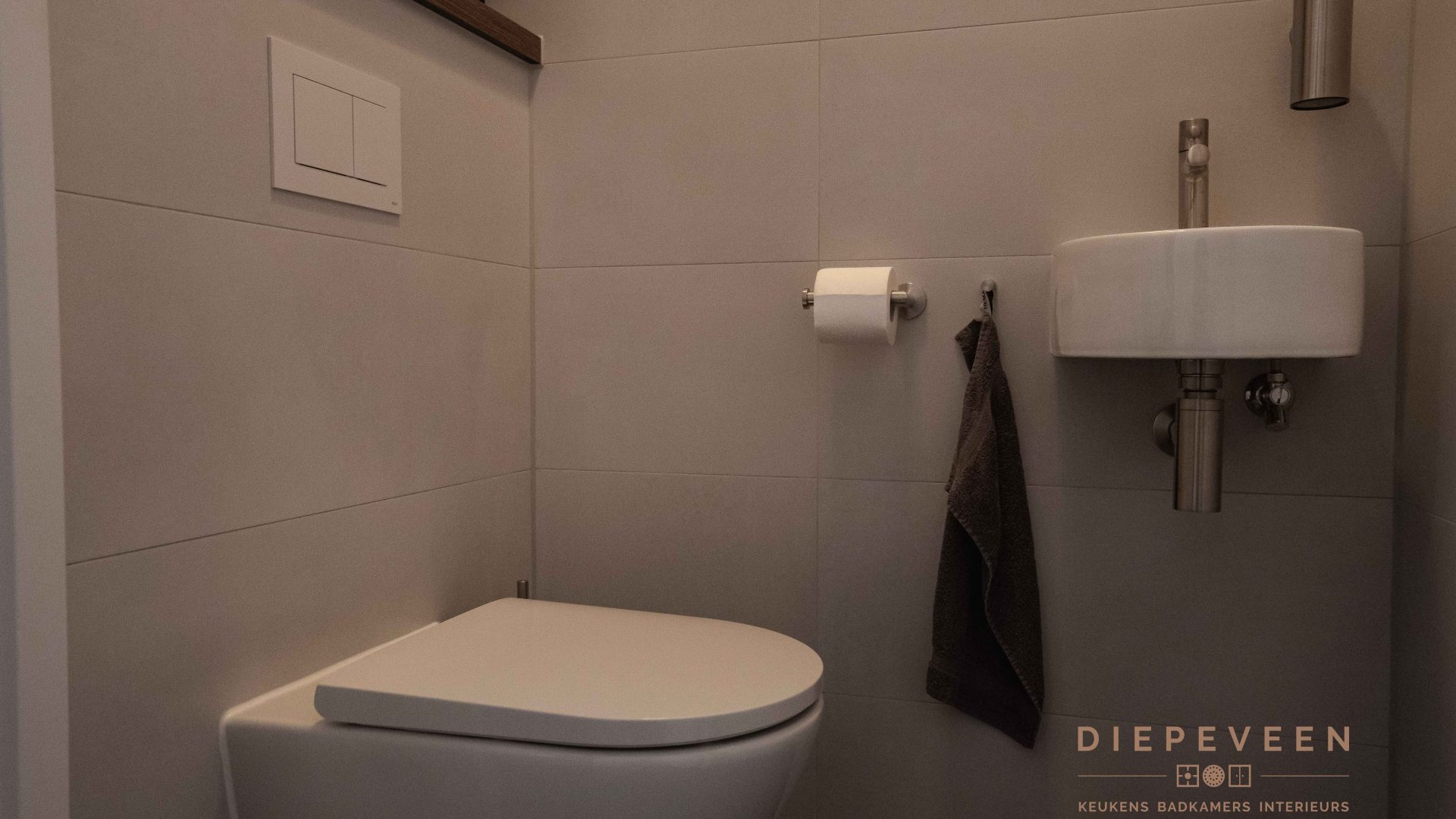 20250512-familie-dekker-badkamer-toilet-22