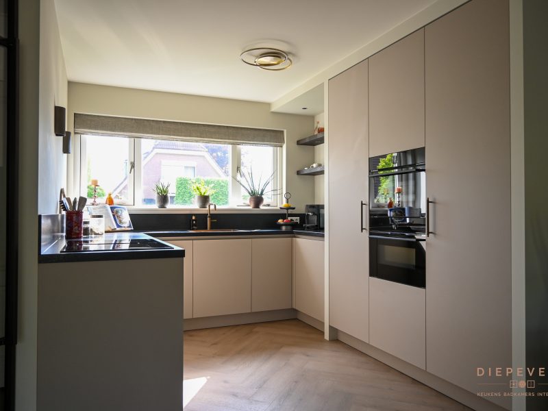 Chique U-keuken, Hardinxveld-Giessendam