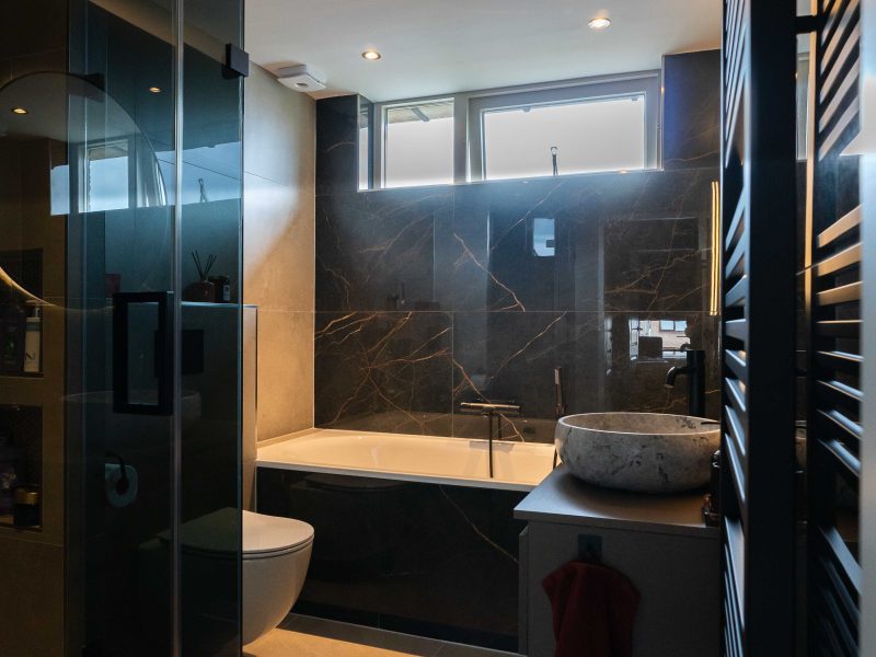Chique badkamer, Brakel