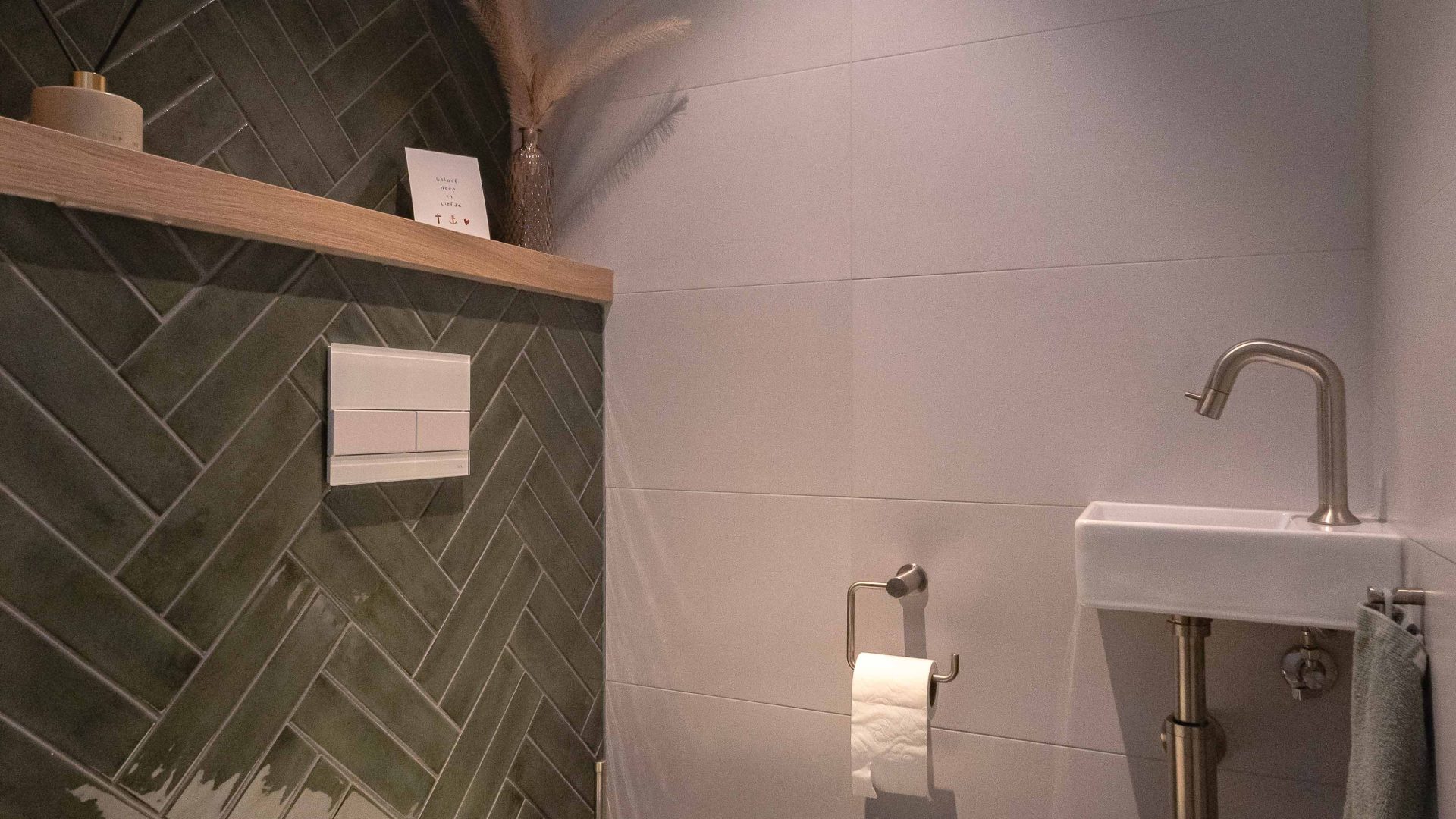 20250519-familie-romijn-badkamer-toilet-21