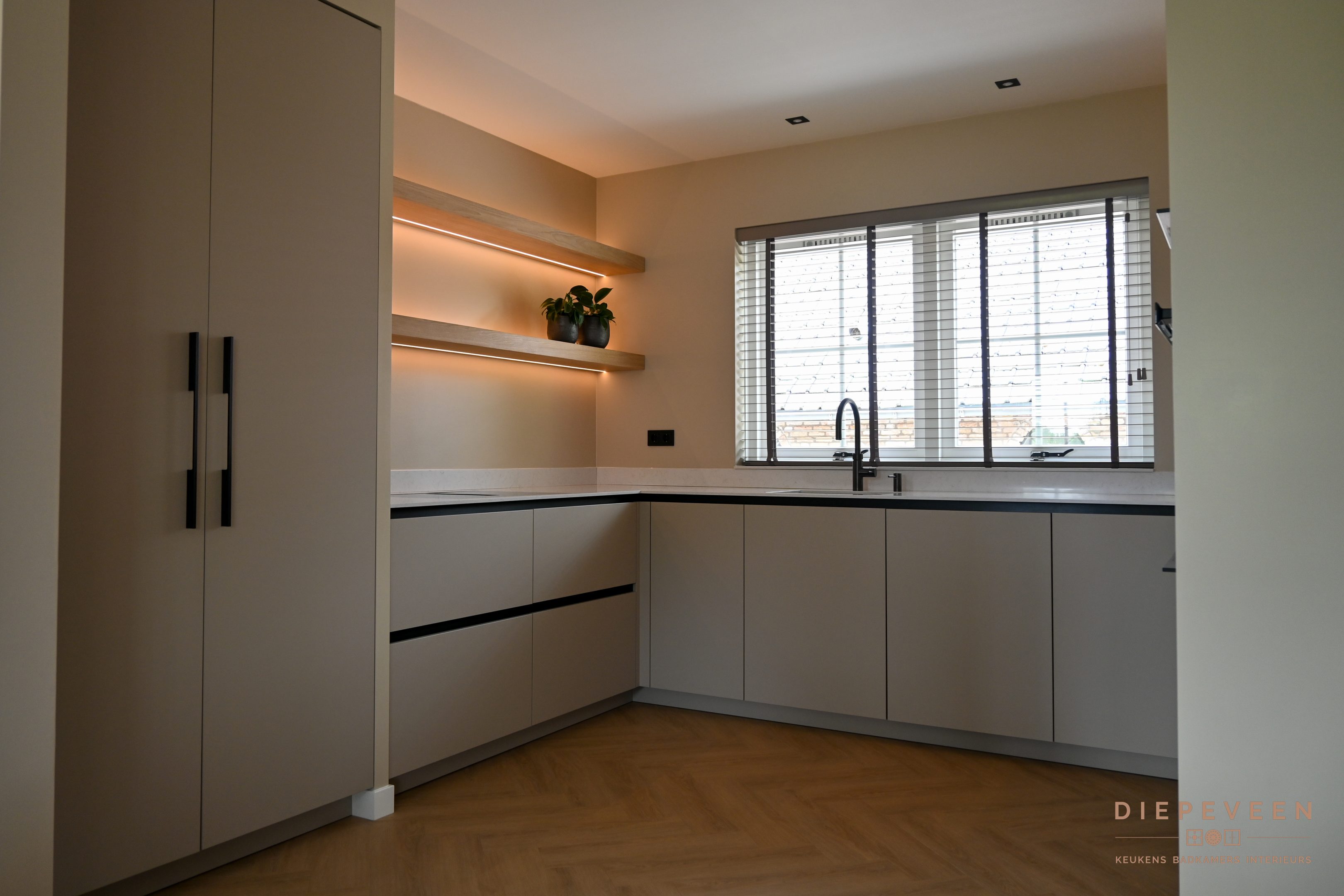 || Tijdloze u-keuken, Wijk en Aalburg ||