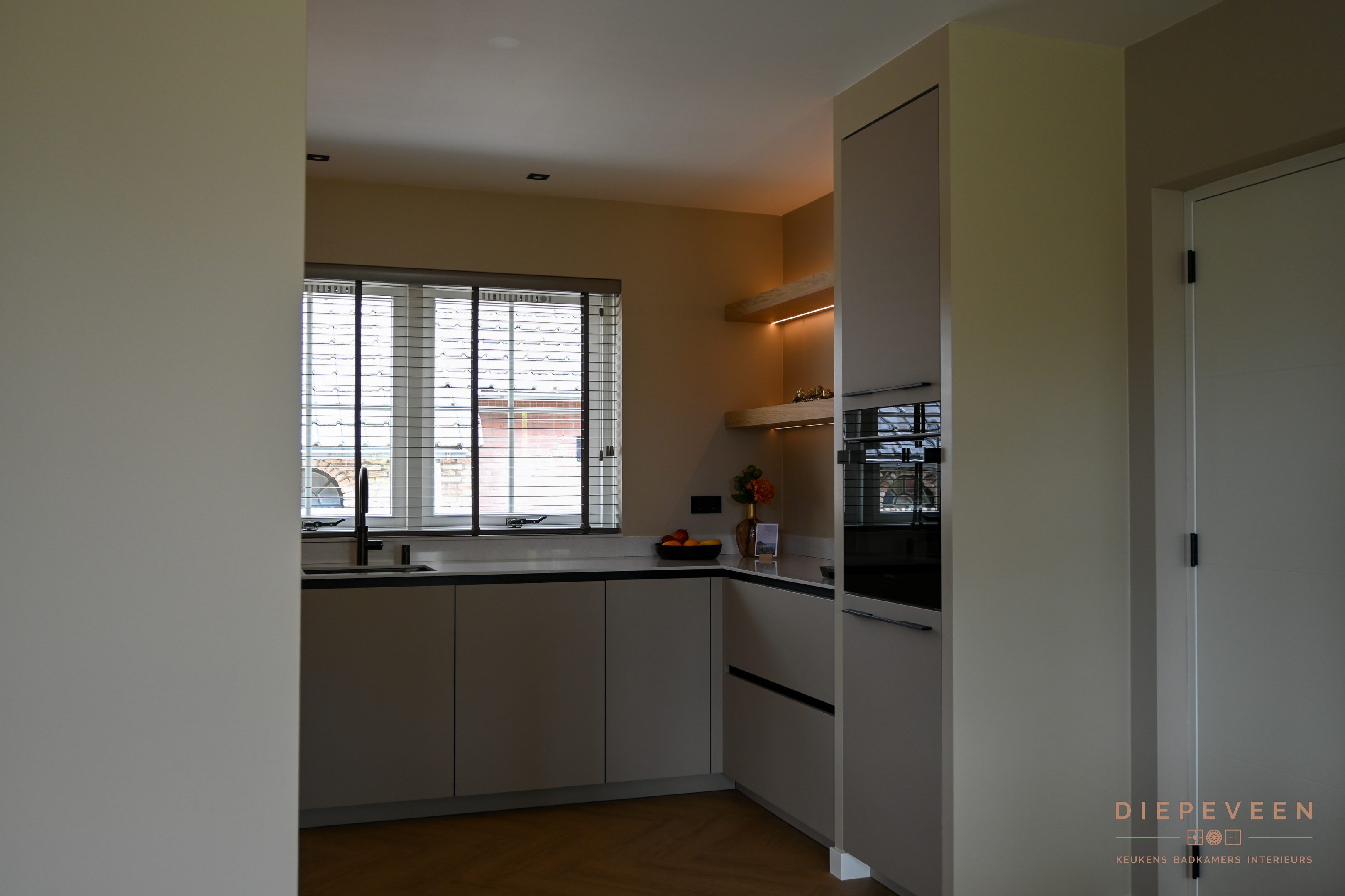 || Tijdloze u-keuken, Wijk en Aalburg ||
