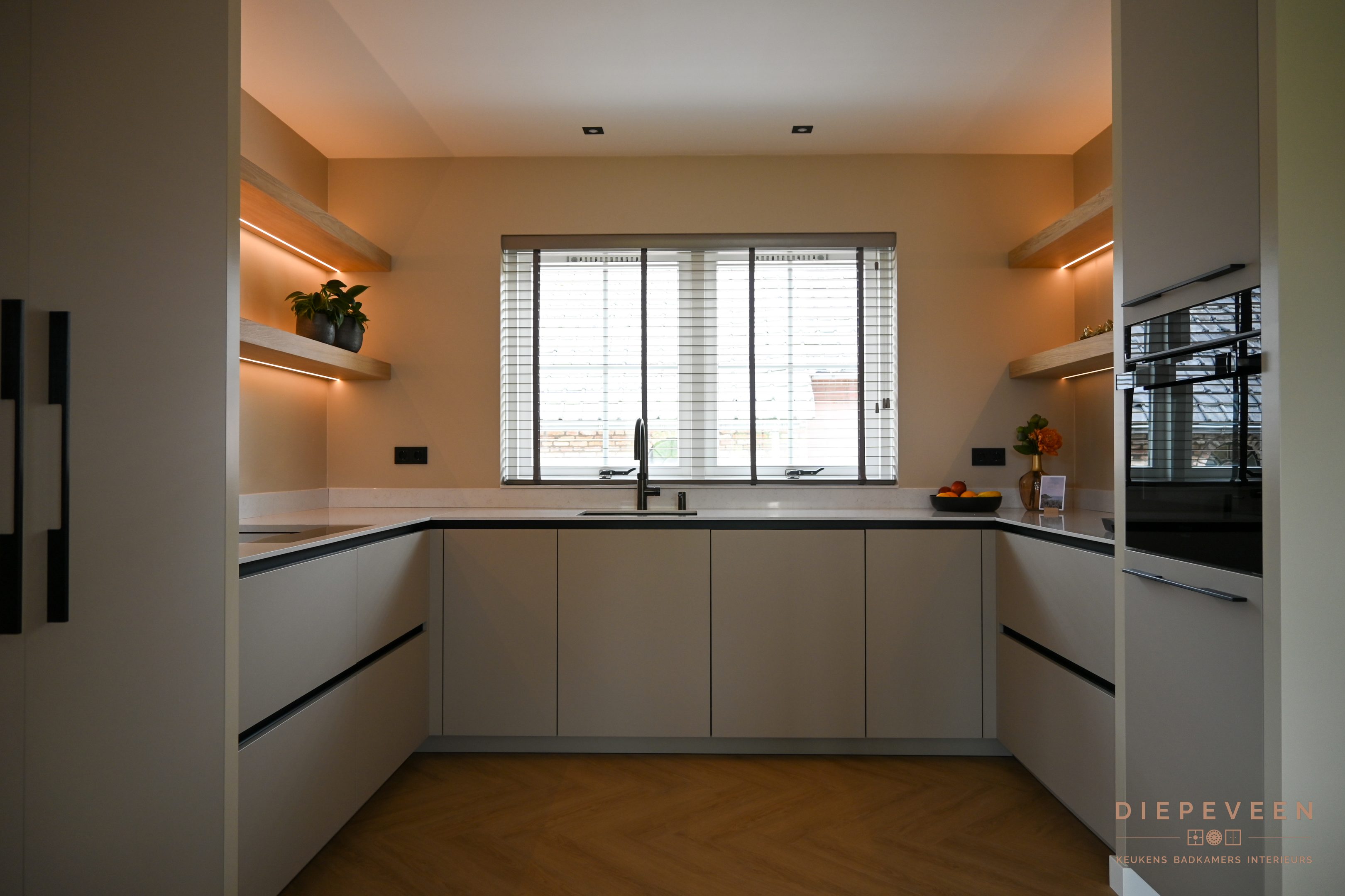 || Tijdloze u-keuken, Wijk en Aalburg ||
