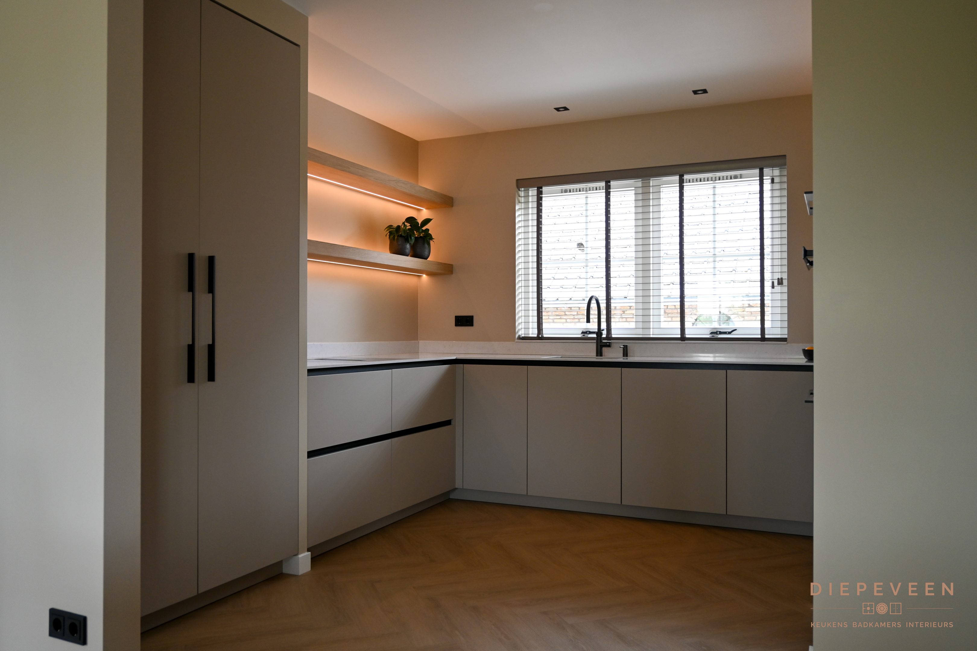 || Tijdloze u-keuken, Wijk en Aalburg ||