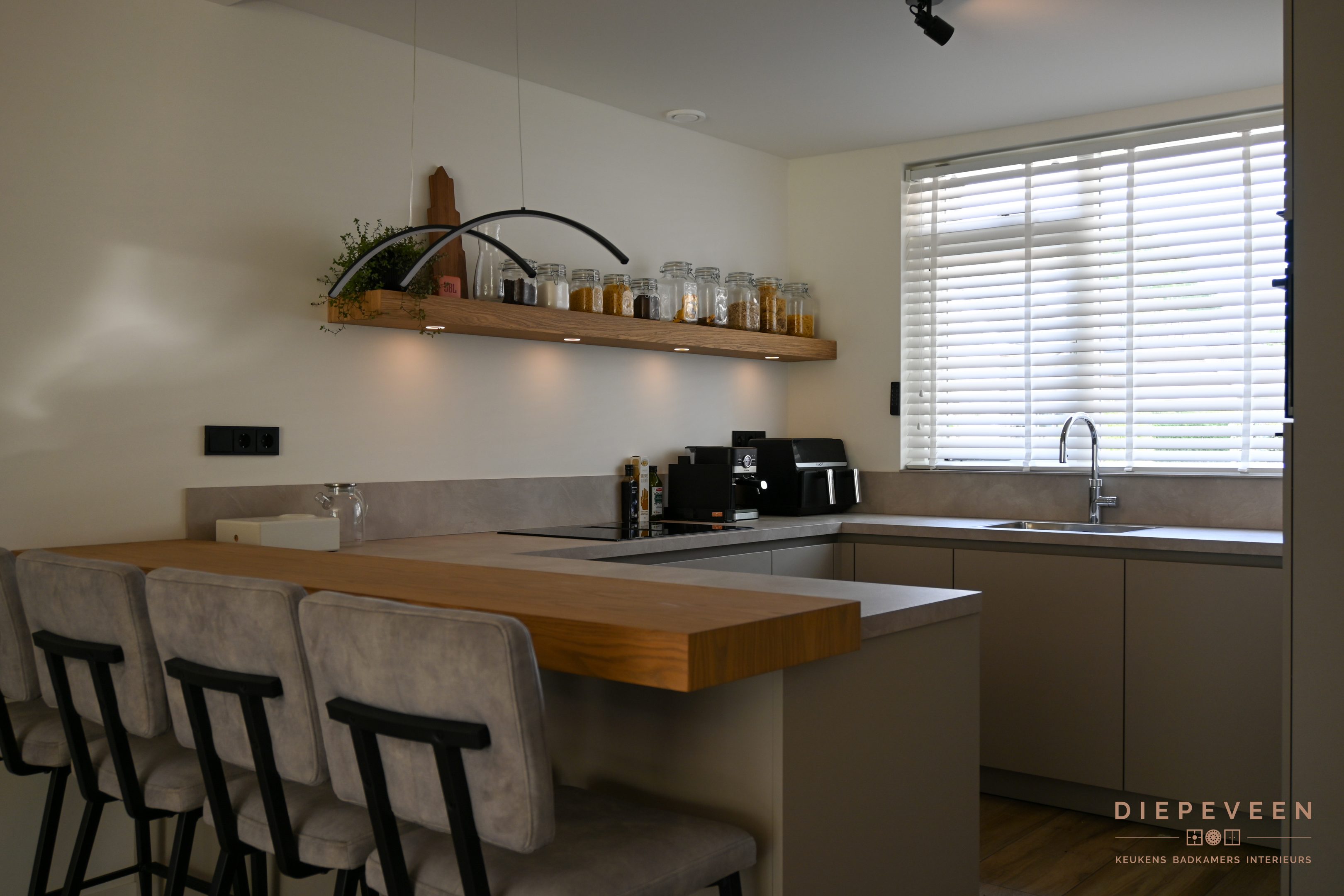|| U-keuken, Sleeuwijk ||