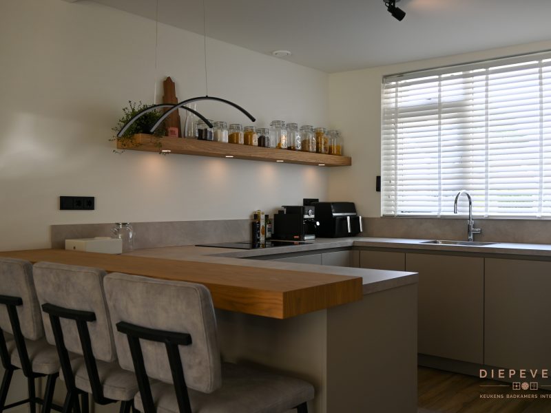 U-keuken, Sleeuwijk
