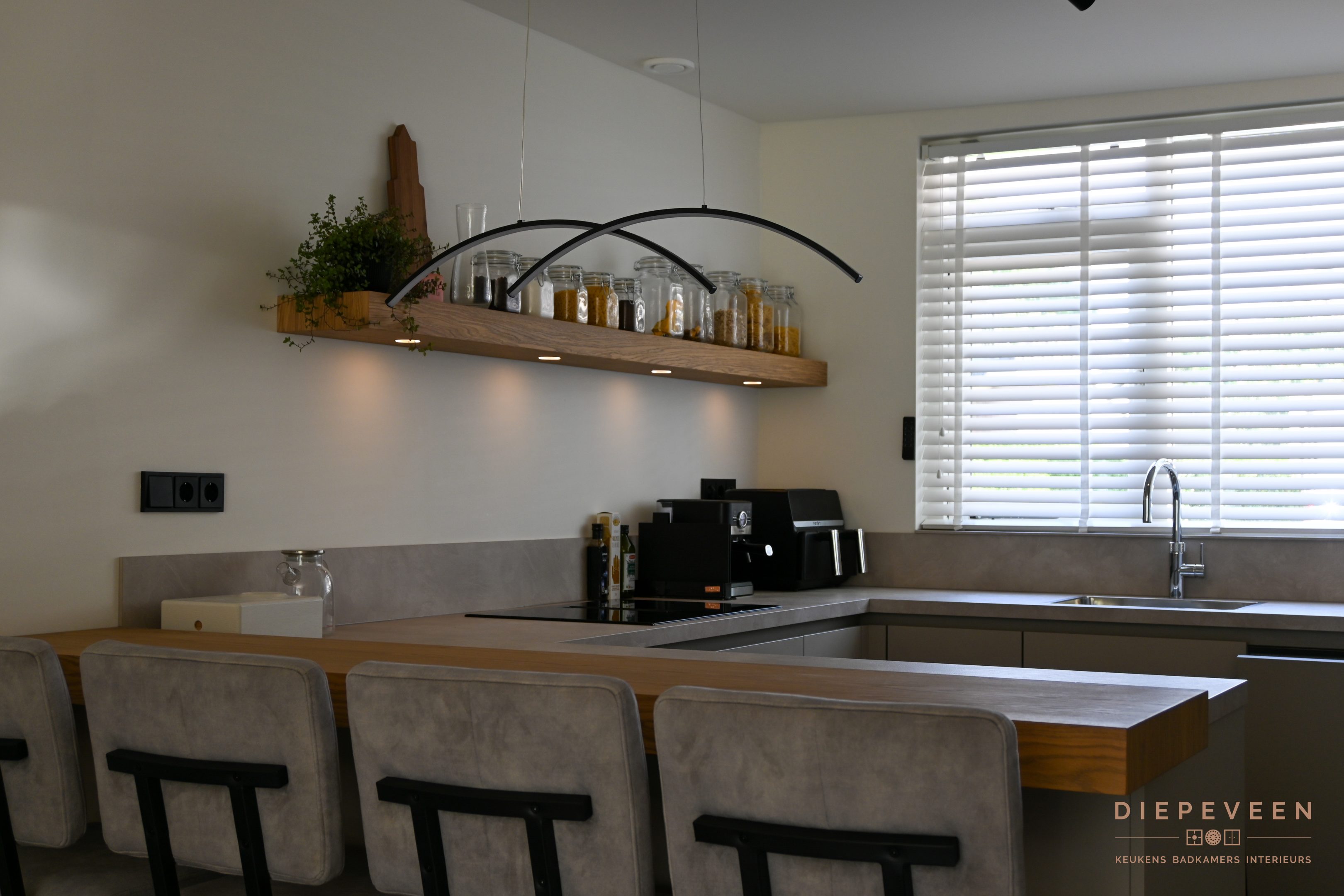 || U-keuken, Sleeuwijk ||