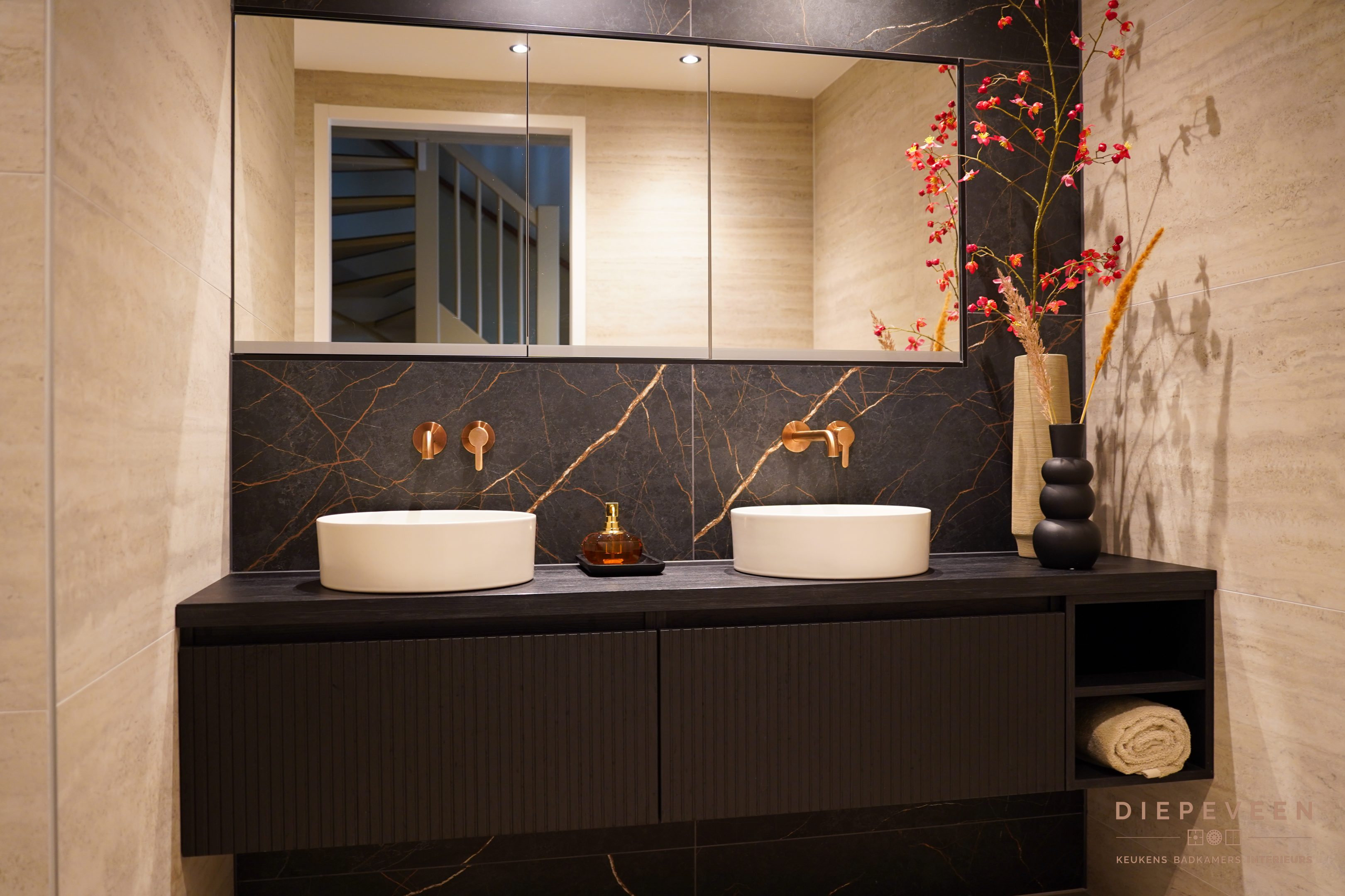 || Elegante badkamer en toilet, Gorinchem || || Elegante badkamer en toilet, Gorinchem ||