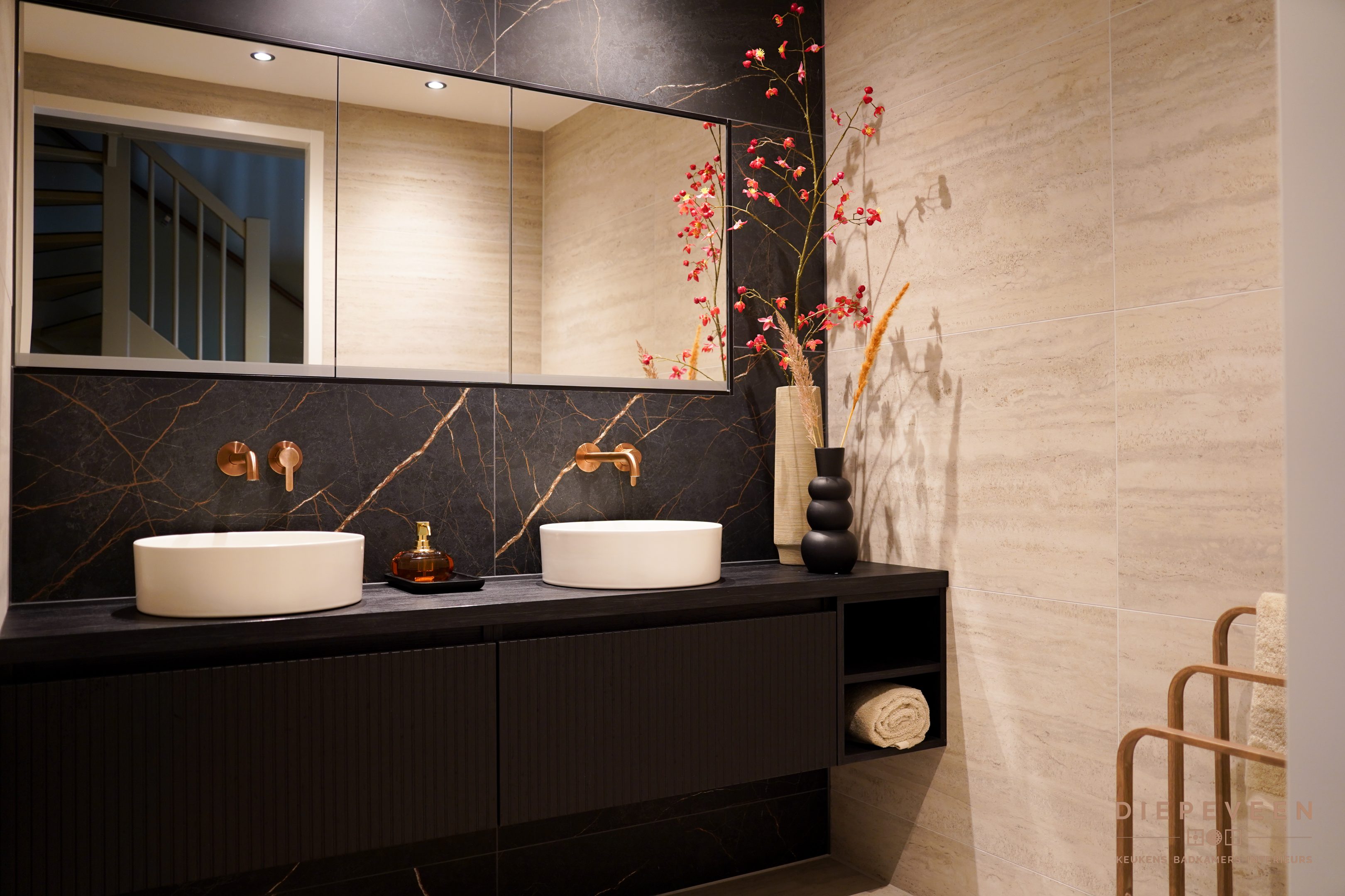 || Elegante badkamer en toilet, Gorinchem || || Elegante badkamer en toilet, Gorinchem ||