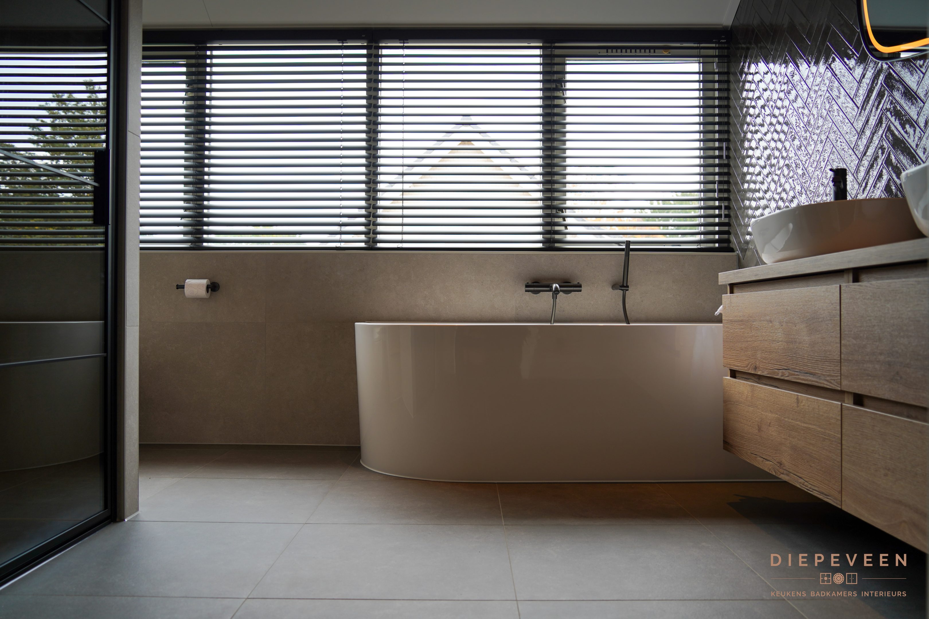 || Stijlvolle badkamer, Haaften || || Stijlvolle badkamer, Haaften ||