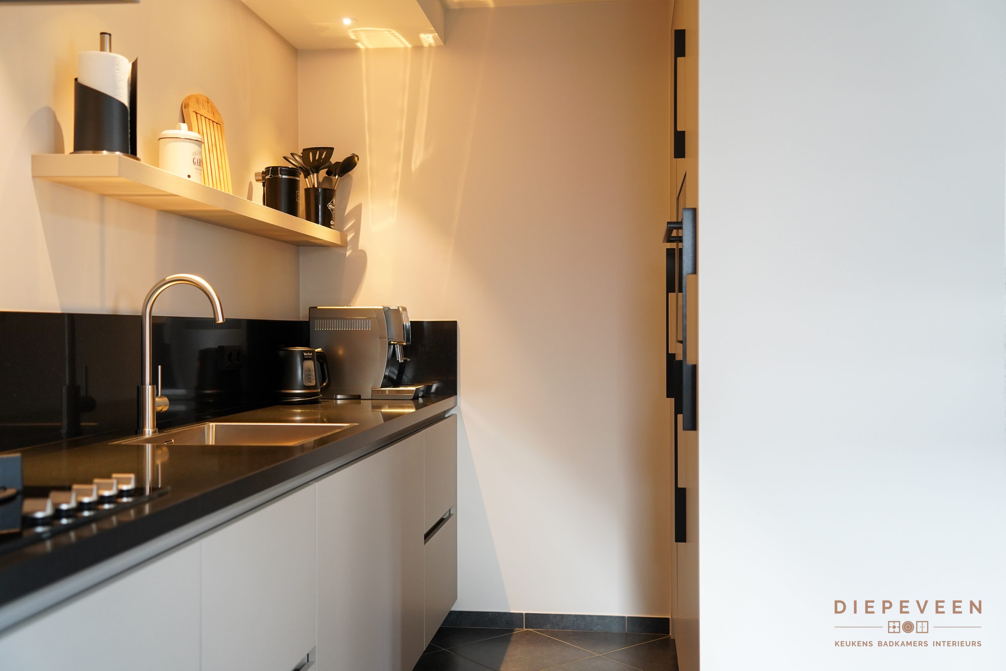 || Strakke keuken, Wijk en Aalburg || || Strakke keuken, Wijk en Aalburg ||