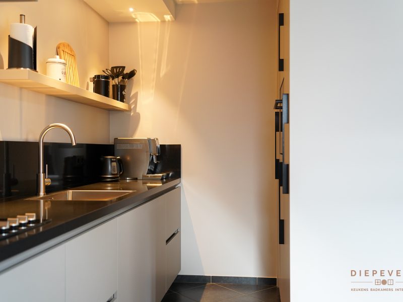 Strakke keuken, Wijk en Aalburg