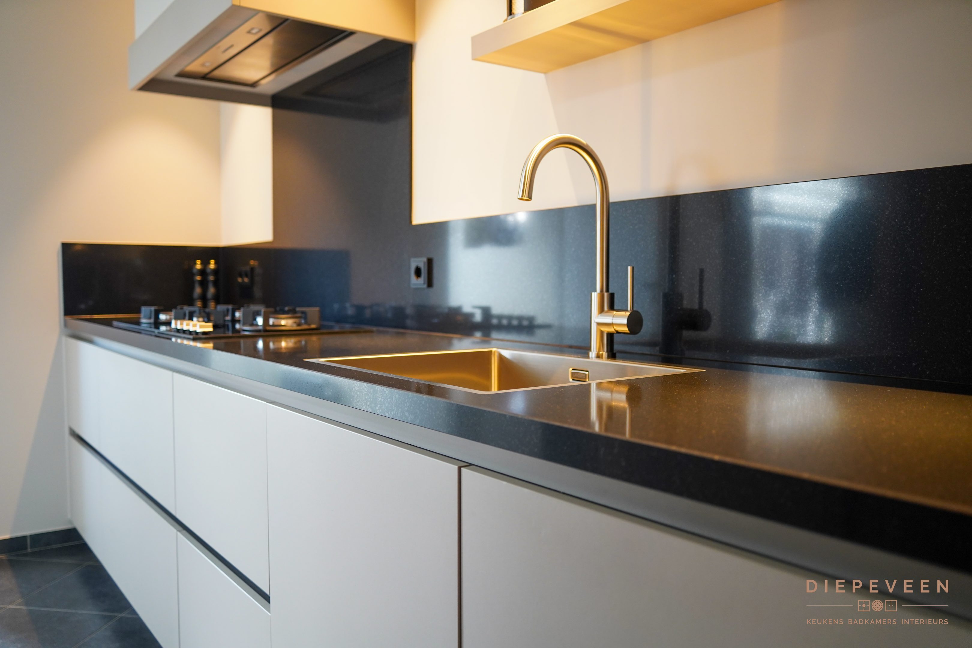 || Strakke keuken, Wijk en Aalburg || || Strakke keuken, Wijk en Aalburg ||