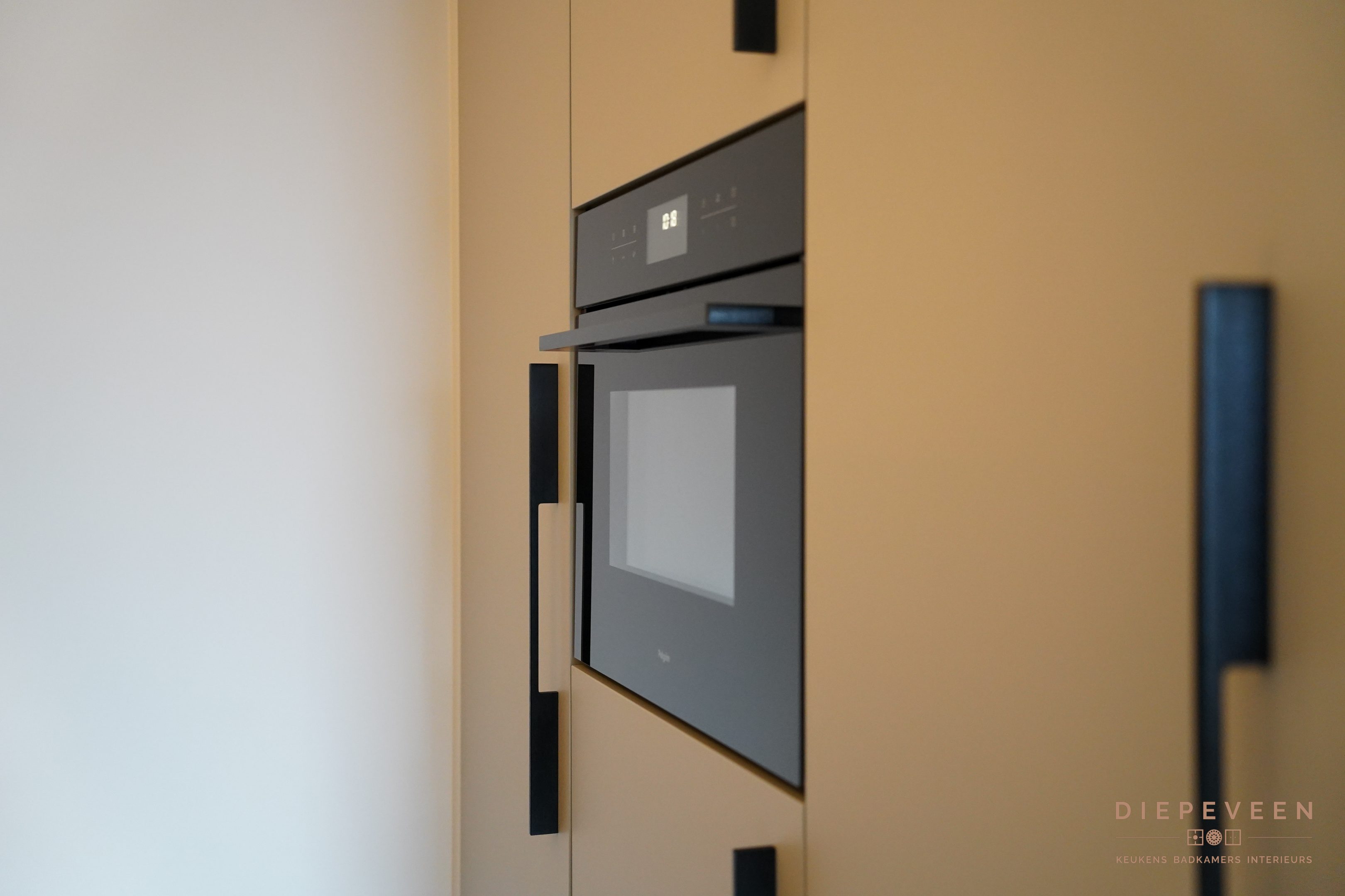 || Strakke keuken, Wijk en Aalburg || || Strakke keuken, Wijk en Aalburg ||