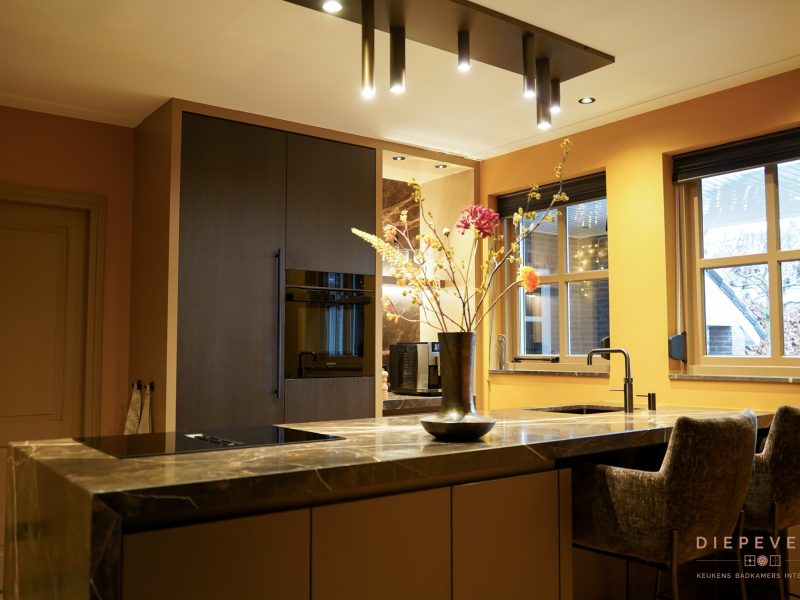 Warm en Luxe keuken, Den Dungen