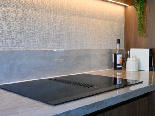 Inductiekookplaat met geïntegreerde afzuiging