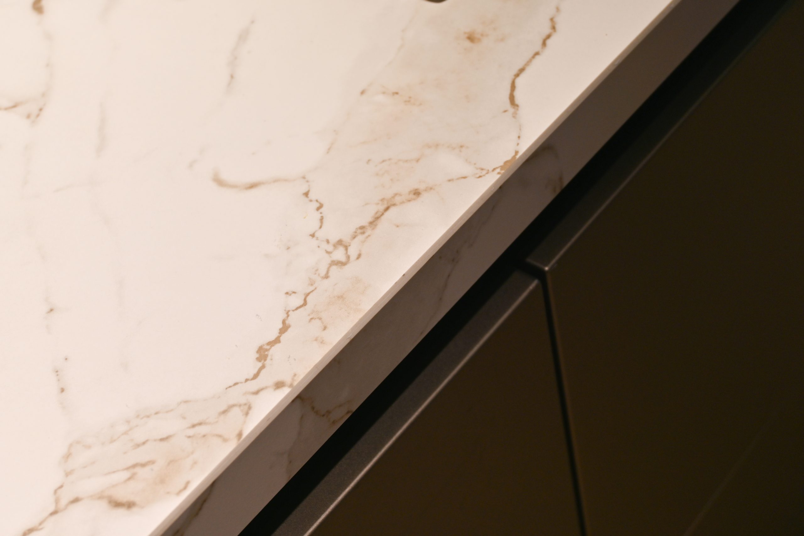 3. Marmerlook werkblad in de kleur Entzo