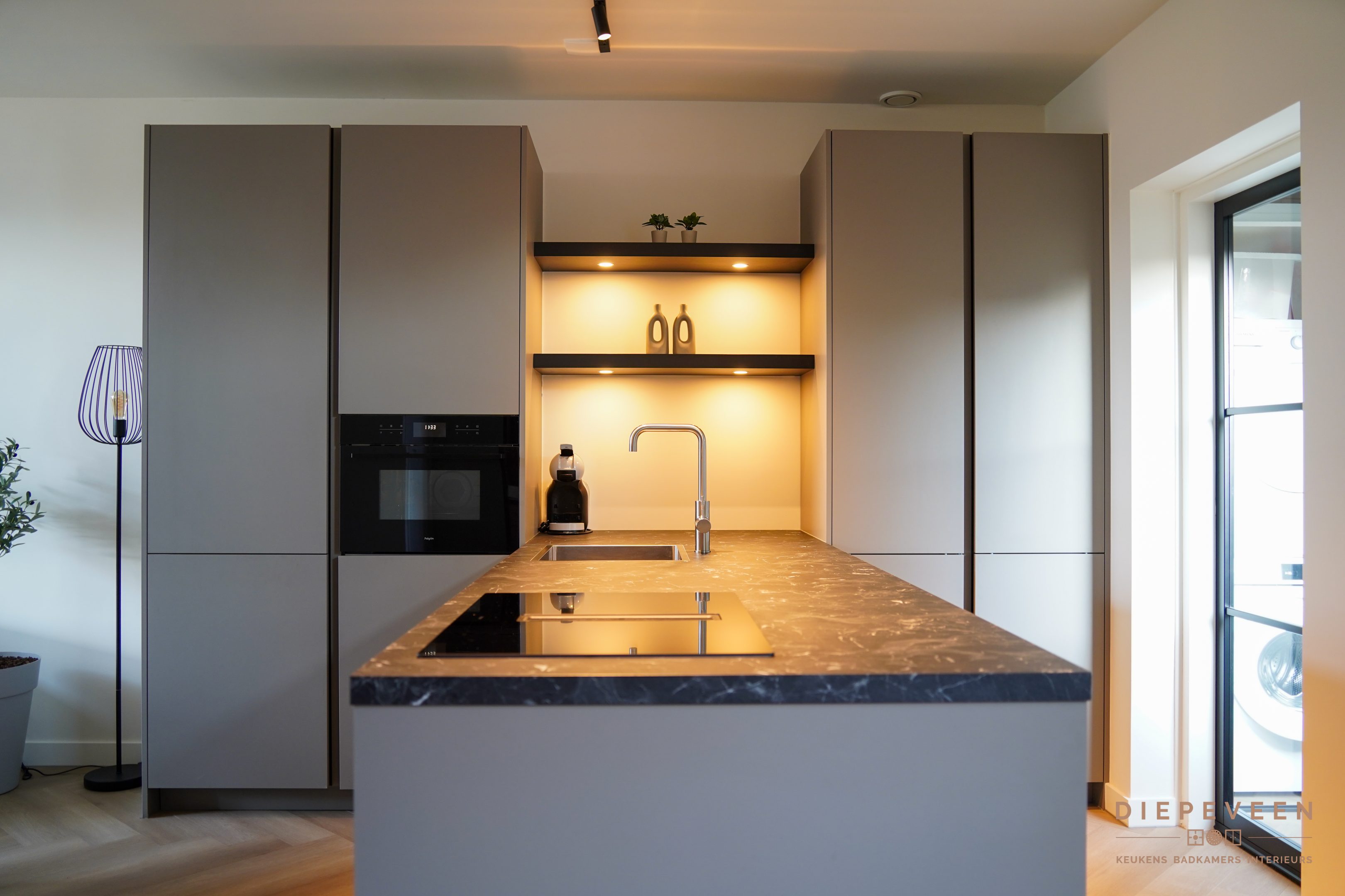 || Modern en strakke keuken, Almkerk || || Modern en strakke keuken, Almkerk ||