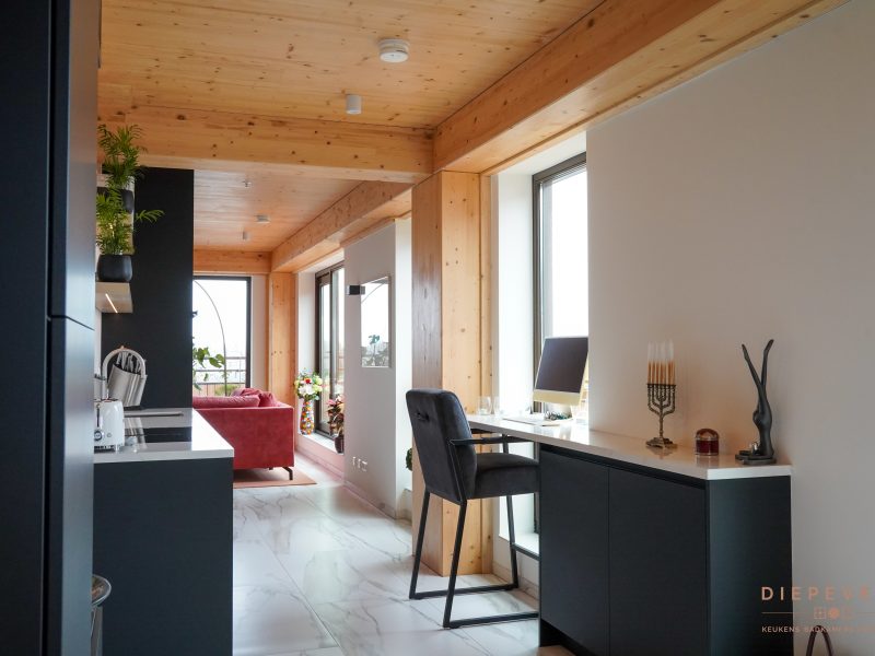 Moderne werkplek & garderobekast, Rotterdam