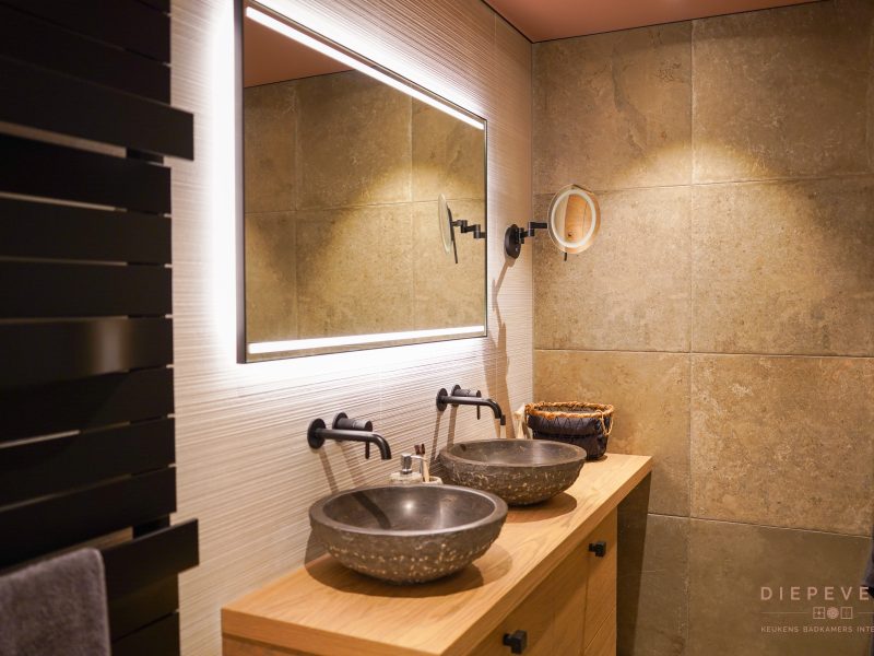 Tijdloze badkamer, showroom Giessen