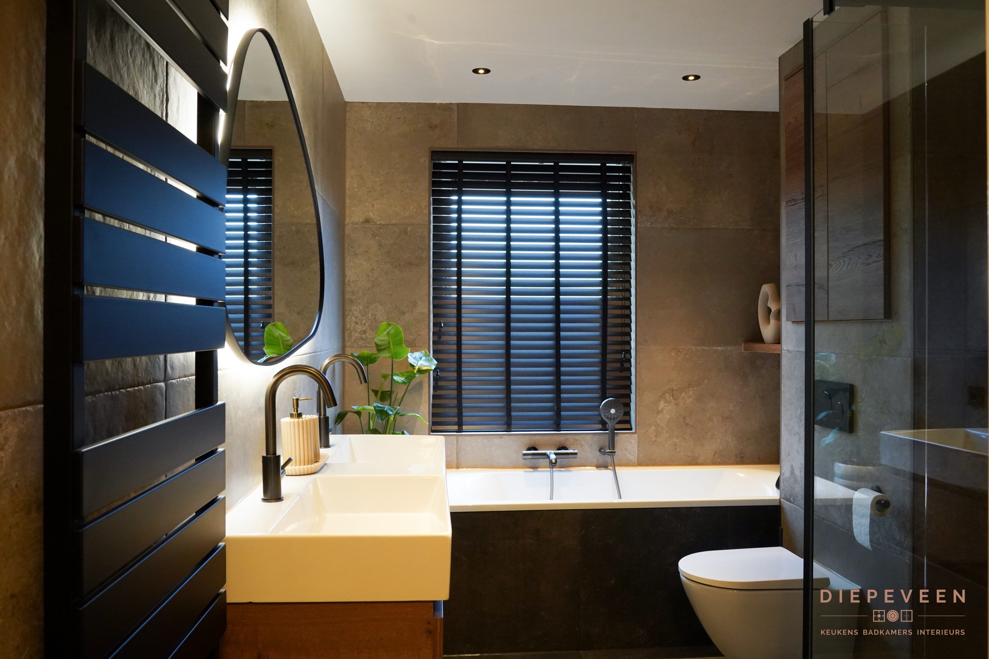 || Sfeervolle compacte badkamer, Werkendam || || Sfeervolle compacte badkamer, Werkendam ||