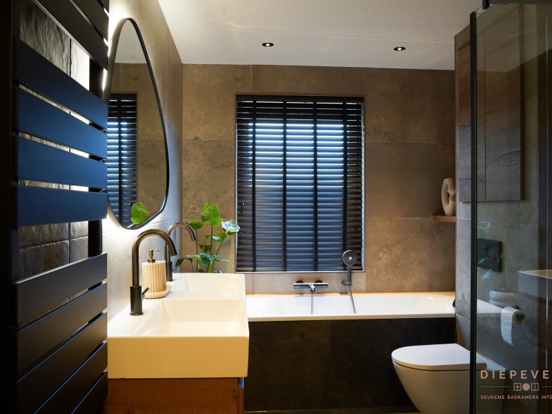 Sfeervolle compacte badkamer, Werkendam