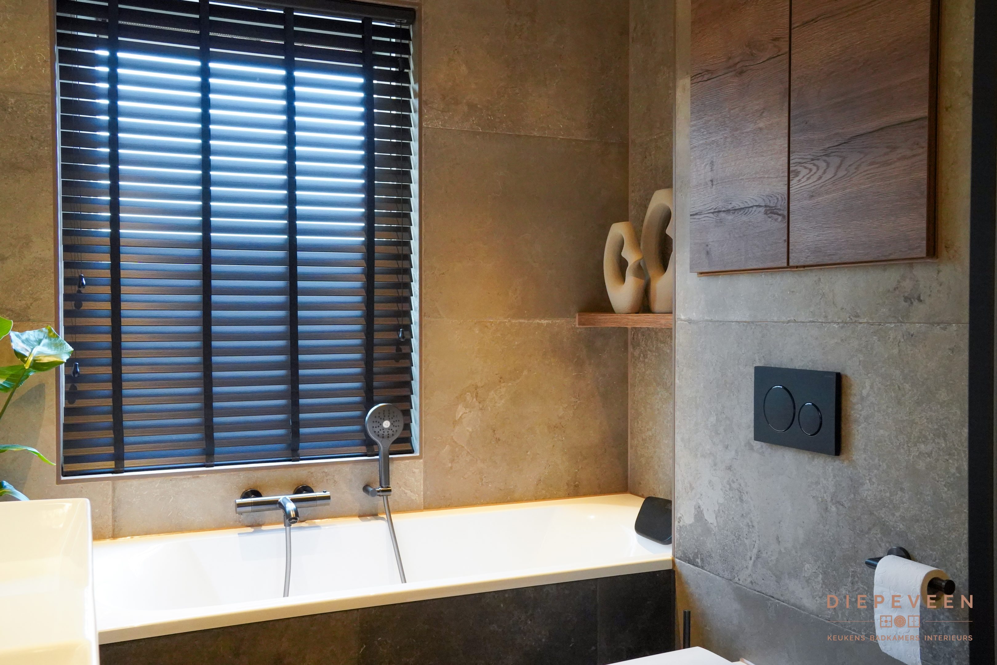 || Sfeervolle compacte badkamer, Werkendam || || Sfeervolle compacte badkamer, Werkendam ||