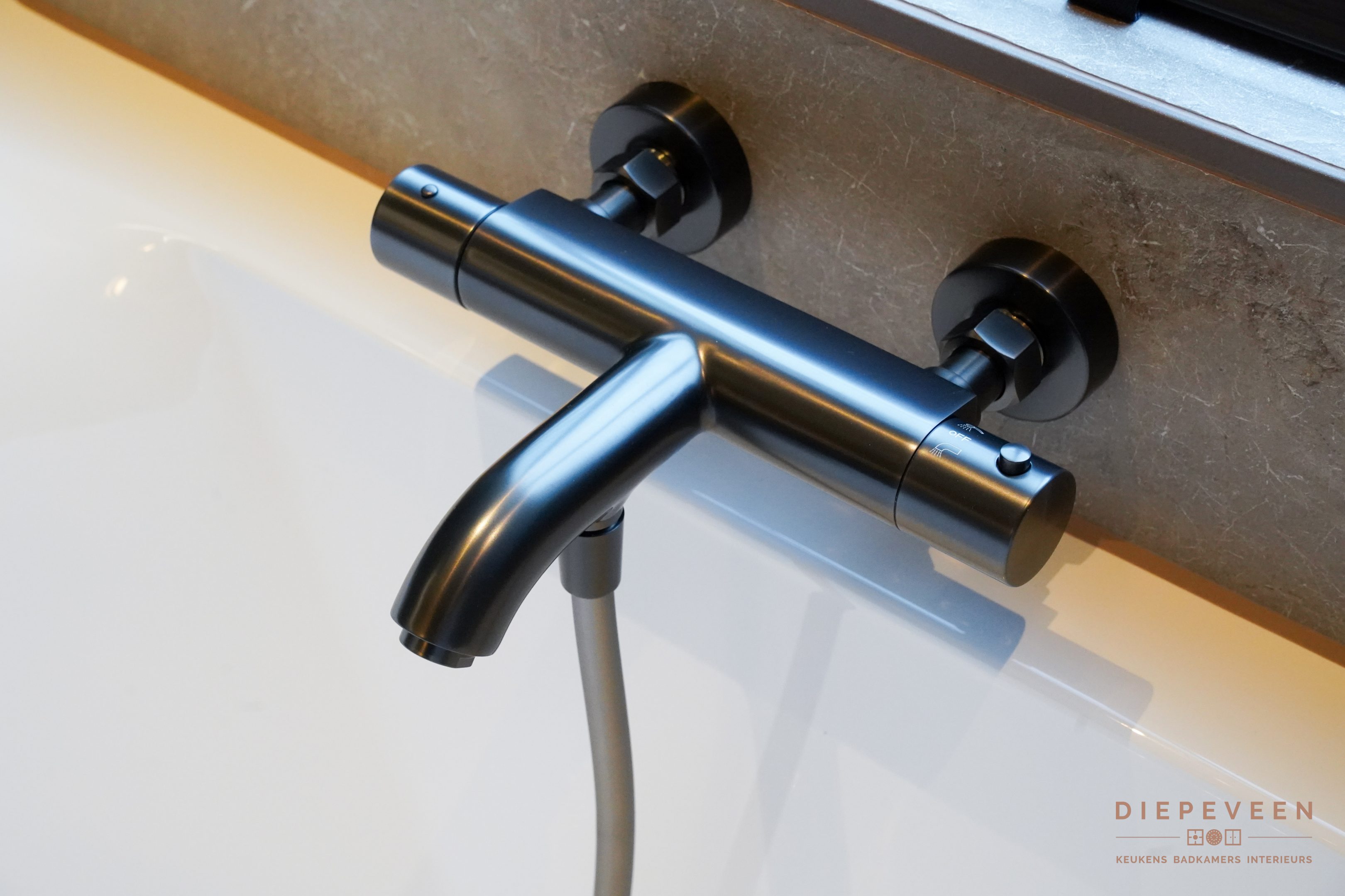 || Sfeervolle compacte badkamer, Werkendam || || Sfeervolle compacte badkamer, Werkendam ||