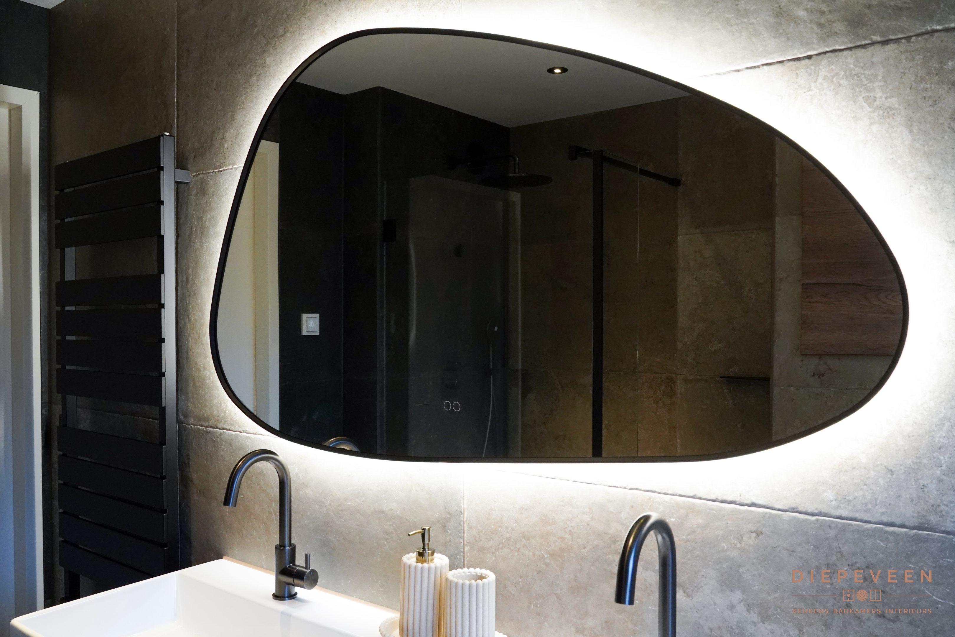 || Sfeervolle compacte badkamer, Werkendam || || Sfeervolle compacte badkamer, Werkendam ||