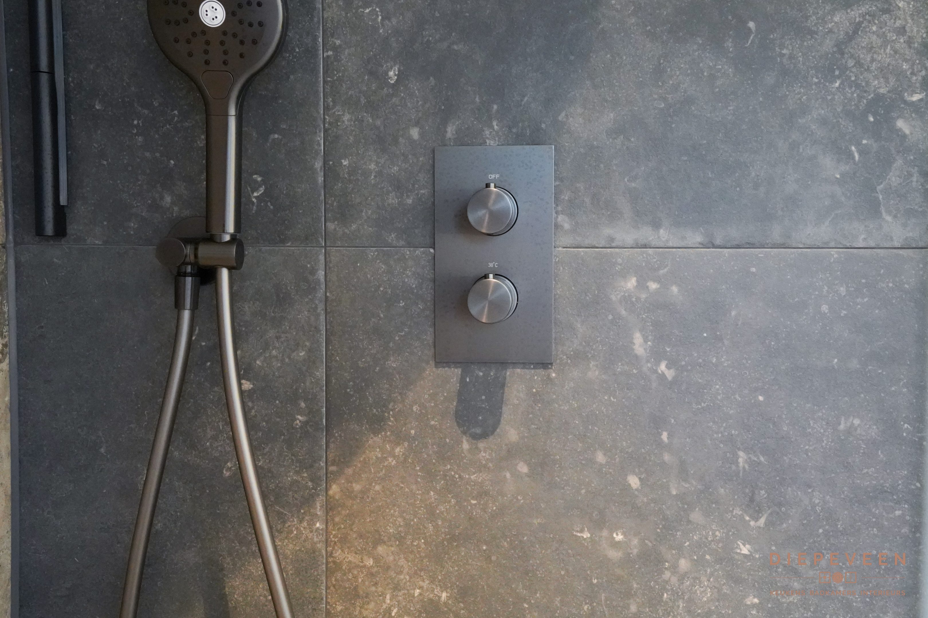|| Sfeervolle compacte badkamer, Werkendam || || Sfeervolle compacte badkamer, Werkendam ||