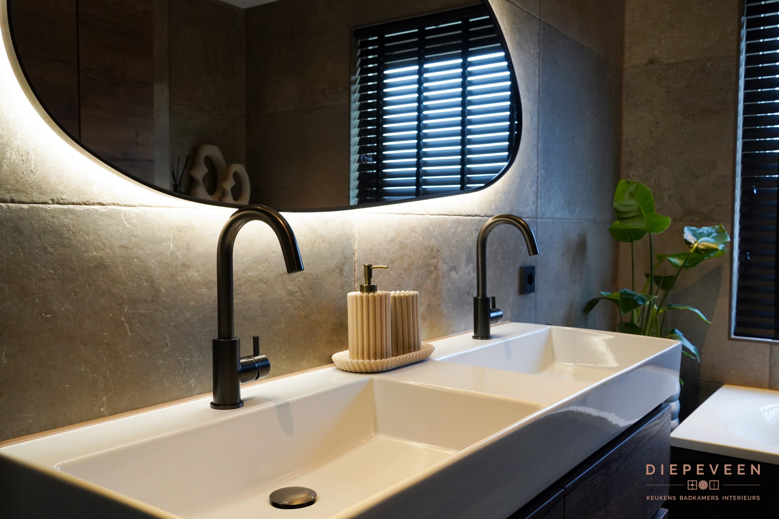 || Sfeervolle compacte badkamer, Werkendam || || Sfeervolle compacte badkamer, Werkendam ||