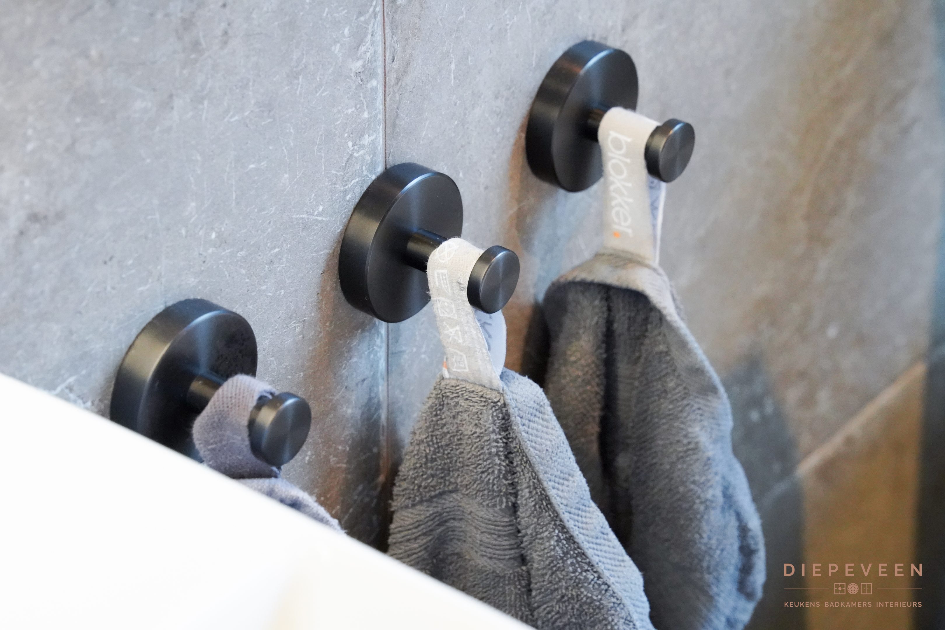 || Sfeervolle compacte badkamer, Werkendam || || Sfeervolle compacte badkamer, Werkendam ||