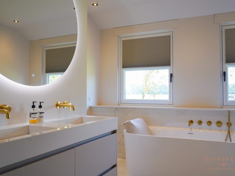 Chique en elegante badkamer, Nieuwaal