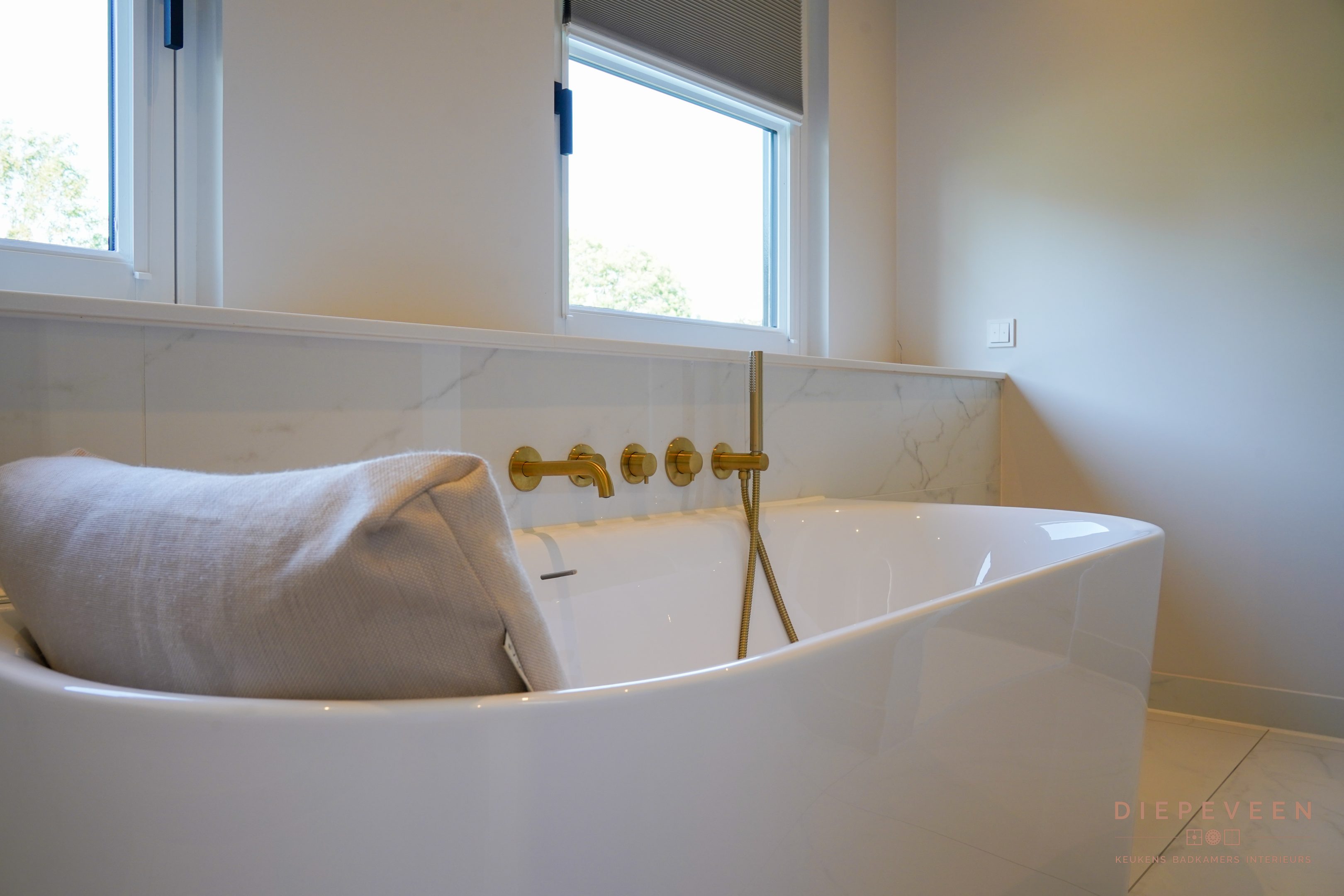 || Chique en elegante badkamer, Nieuwaal || || Chique en elegante badkamer, Nieuwaal ||