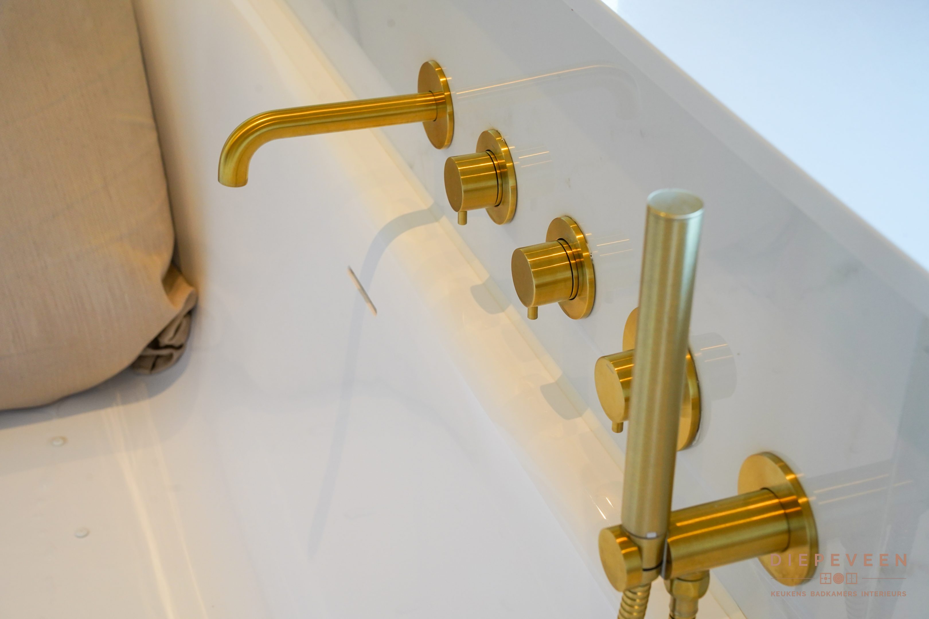 || Chique en elegante badkamer, Nieuwaal || || Chique en elegante badkamer, Nieuwaal ||
