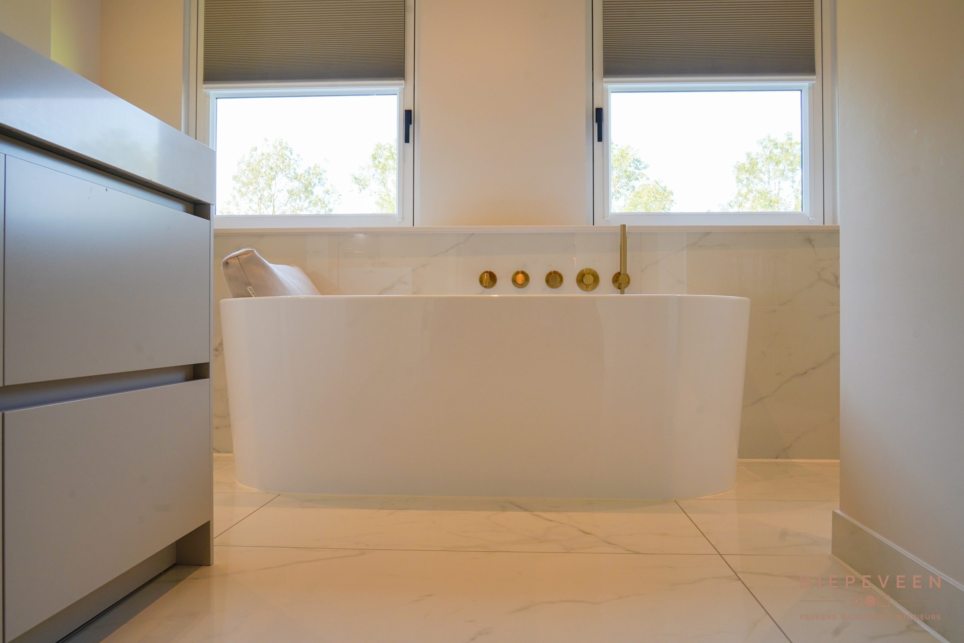 || Chique en elegante badkamer, Nieuwaal || || Chique en elegante badkamer, Nieuwaal ||