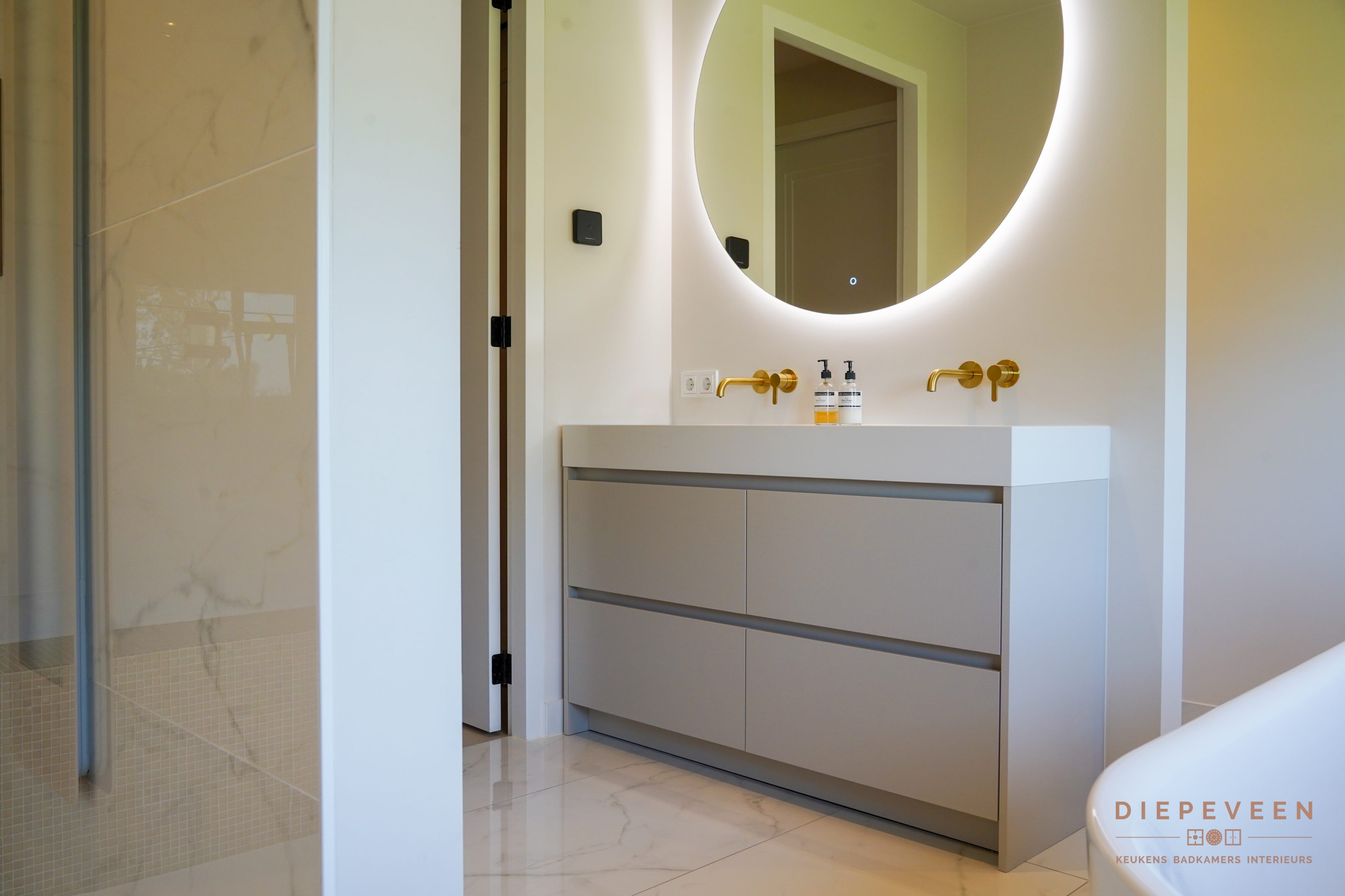 || Chique en elegante badkamer, Nieuwaal || || Chique en elegante badkamer, Nieuwaal ||