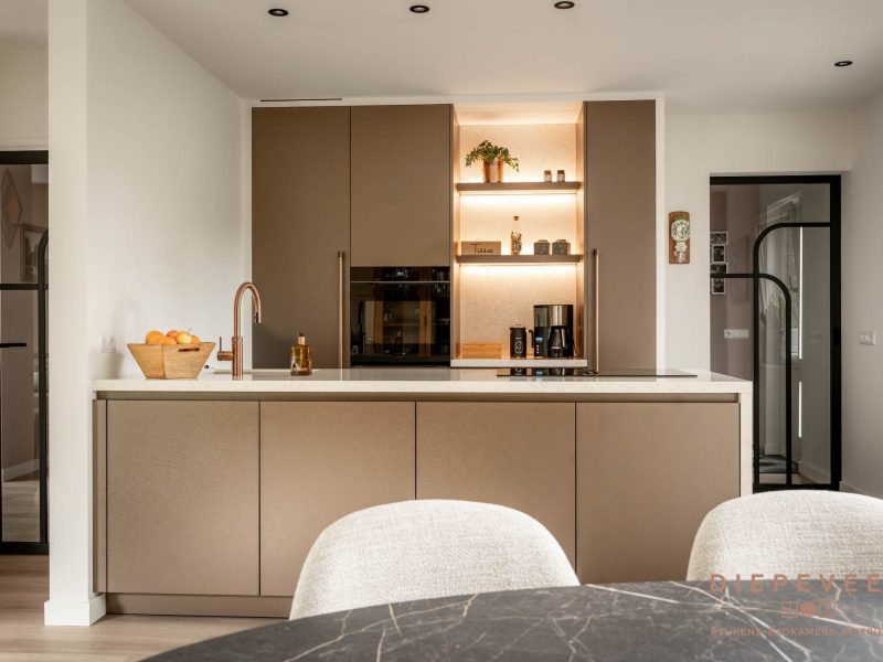 Chique bronzen keuken, Hoogblokland